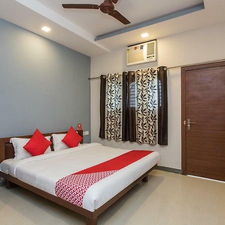 Oyo 17161 Hotel Mahalaxmi Ujjain Eksteriør bilde