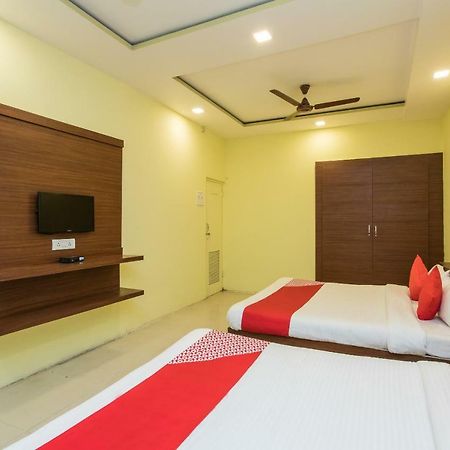 Oyo 17161 Hotel Mahalaxmi Ujjain Eksteriør bilde