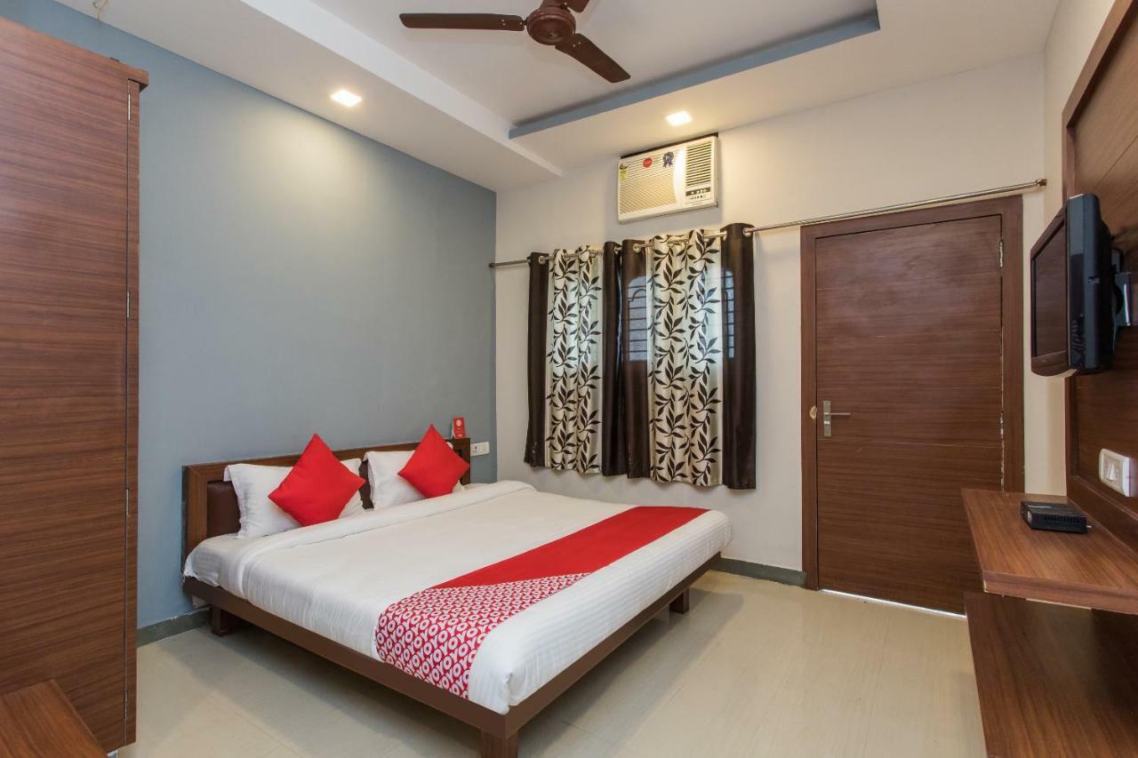 Oyo 17161 Hotel Mahalaxmi Ujjain Eksteriør bilde